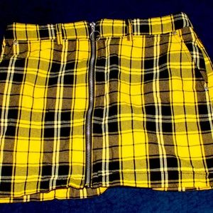 Yellow and black plaid mini skirt with silver zipper